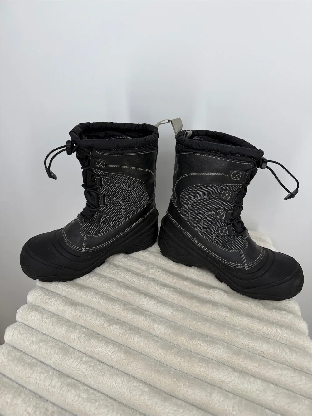 The North Face Kids' Alpenglow V Waterproof Winter Boots Sz youth 5